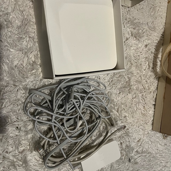 Apple AirPort Extreme Base Station MB763LL/A Wireless Router Wi-Fi 802.11n A1301 - Picture 5 of 11